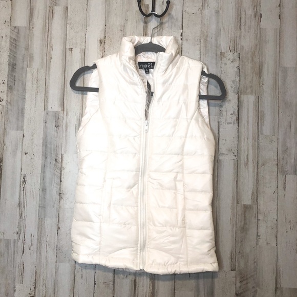 Rue21 Jackets & Blazers - 🛍 NWT Rue 21 Women’s Winter White Puffer Vest